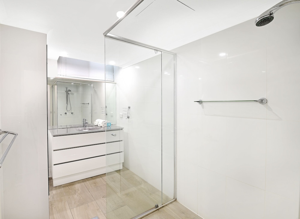BEST WESTERN BROADBEACH TRAVEL INN APARTMENTS 70/70