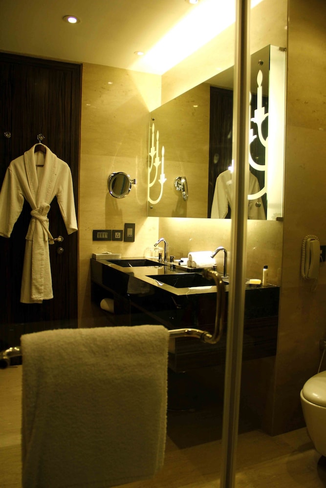 IIDL Suites 37/39