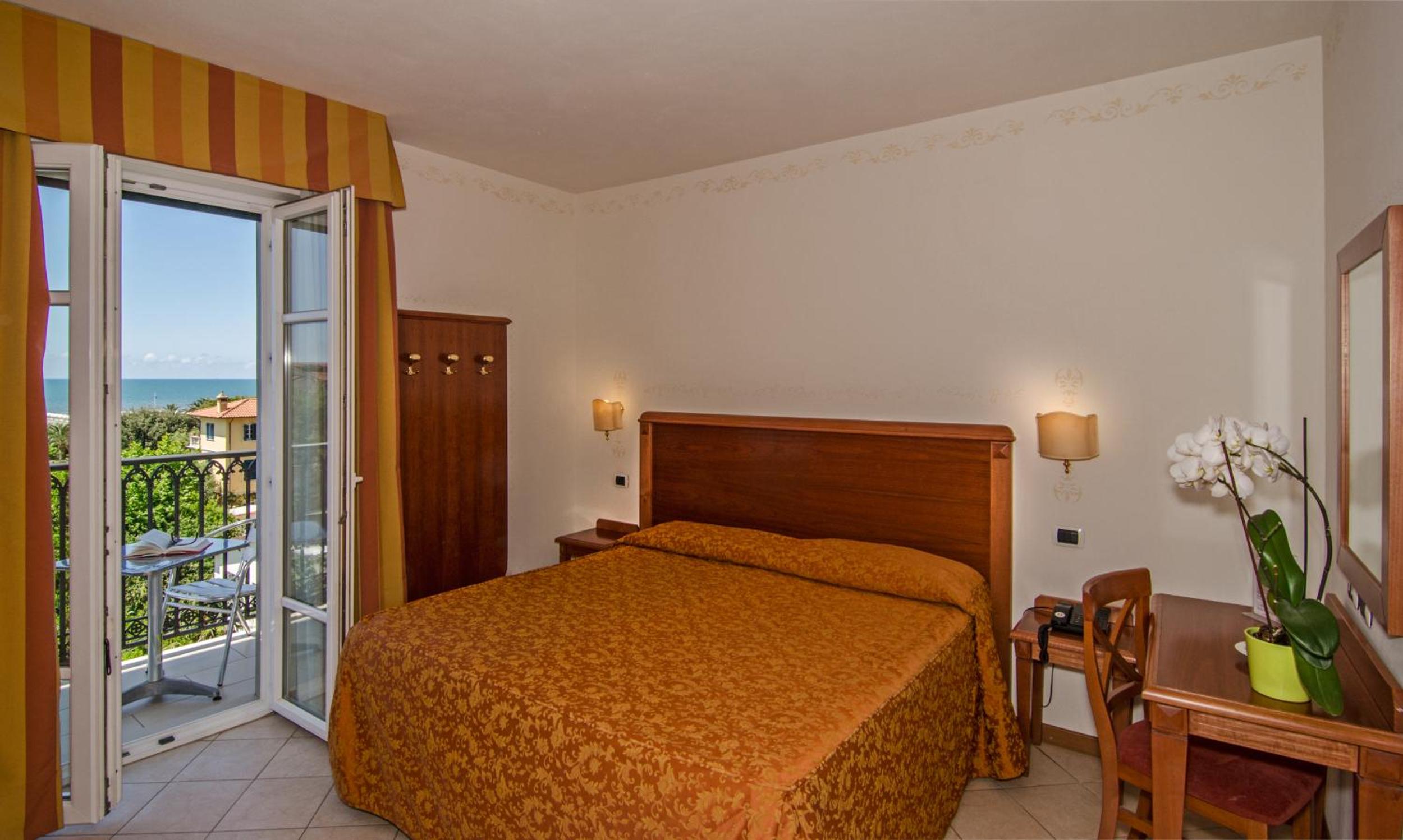 HOTEL VILLA OMBROSA 14/52
