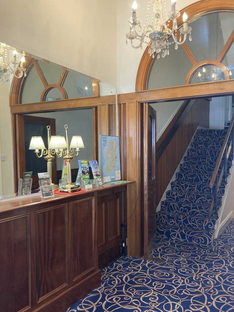 Dergvale Hotel 5/75