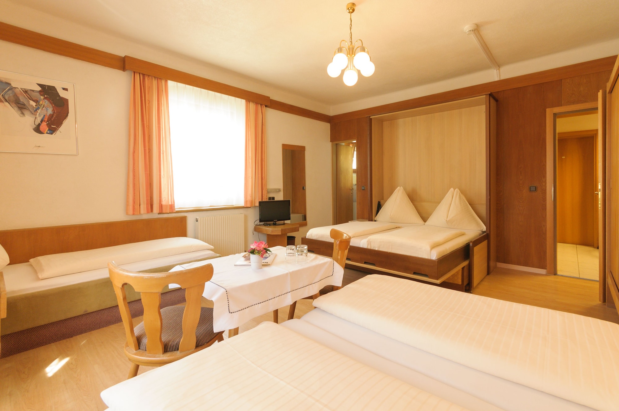 ROOM, QUINTUPLE