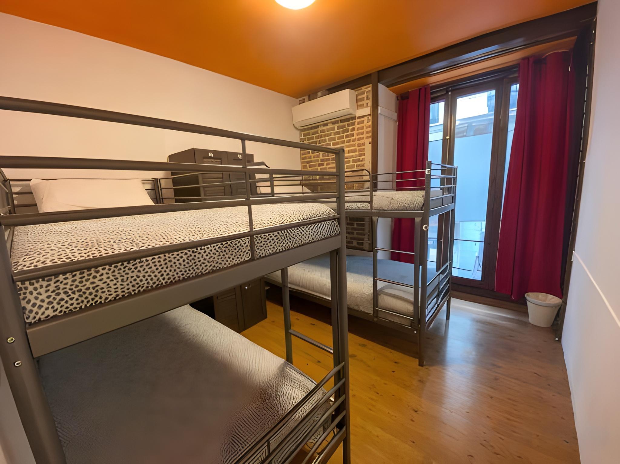 Mixed Dorm, 10 Beds, Shared Bathroom