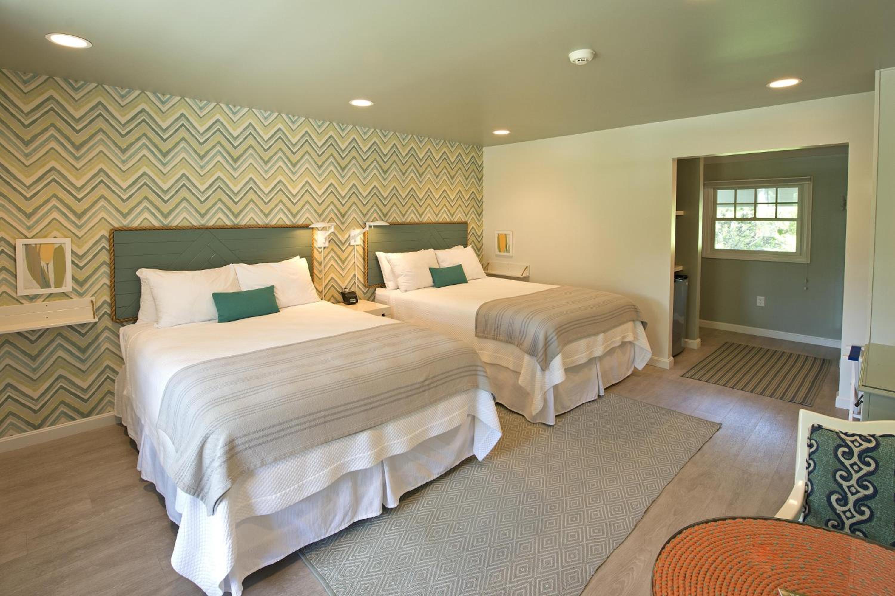 Cove, 2 Queen Beds, with View
