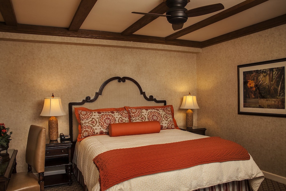 TRADITIONAL, KING BED, ACCESSIBLE