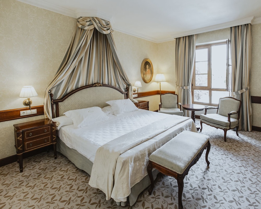 Standard, King Bed