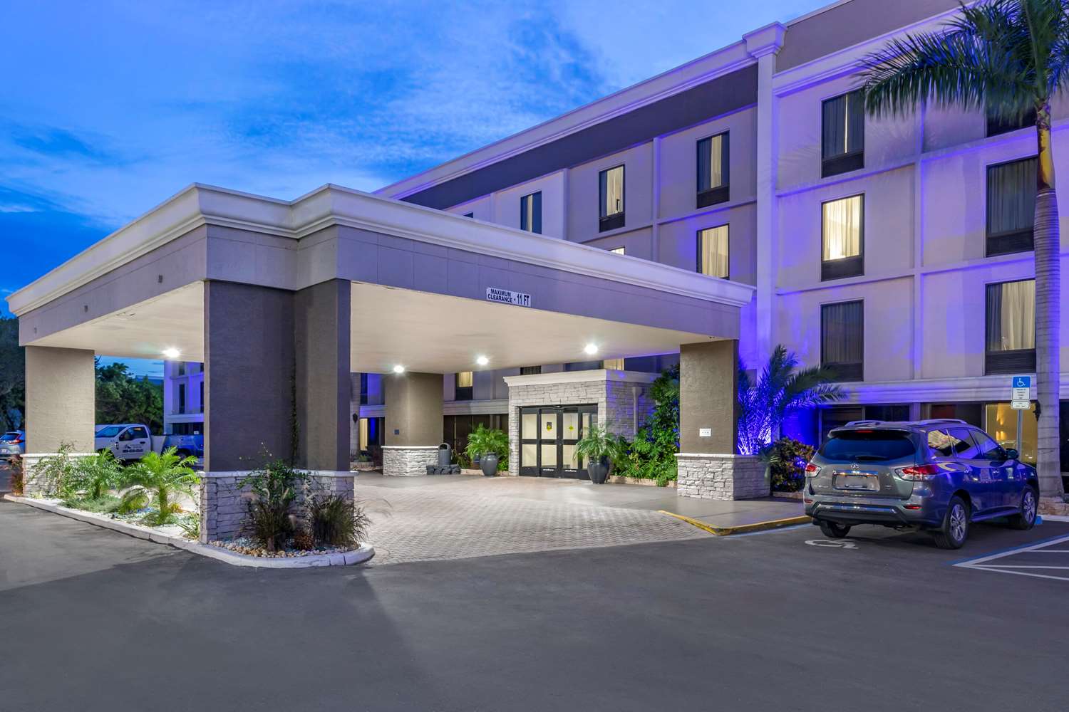 Comfort Inn & Suites St. Pete - Clearwater International Airport 38/41