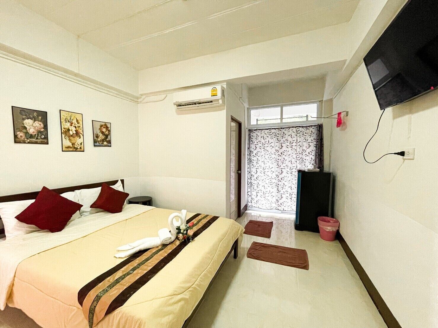 غرفة قياسية بسرير مزدوج، Rueangrat Hotel 2/8