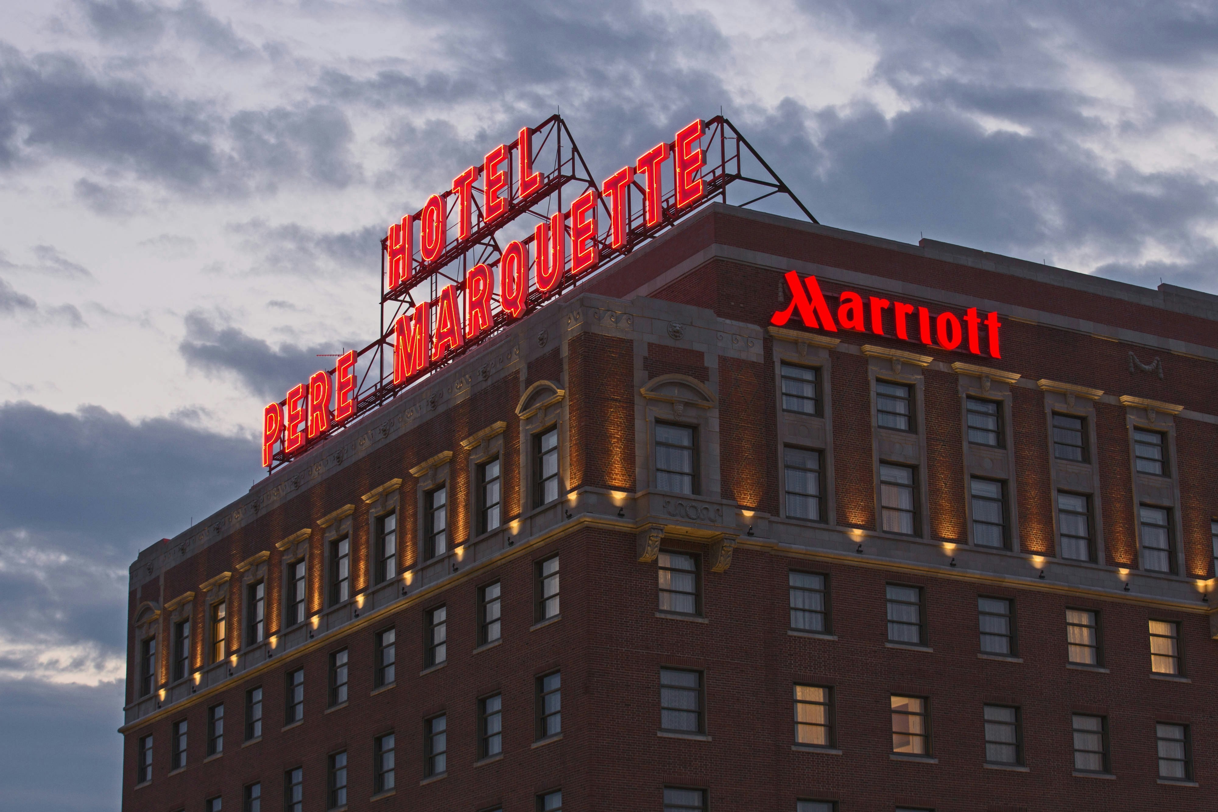 PEORIA MARRIOTT PERE MARQUETTE 2/50