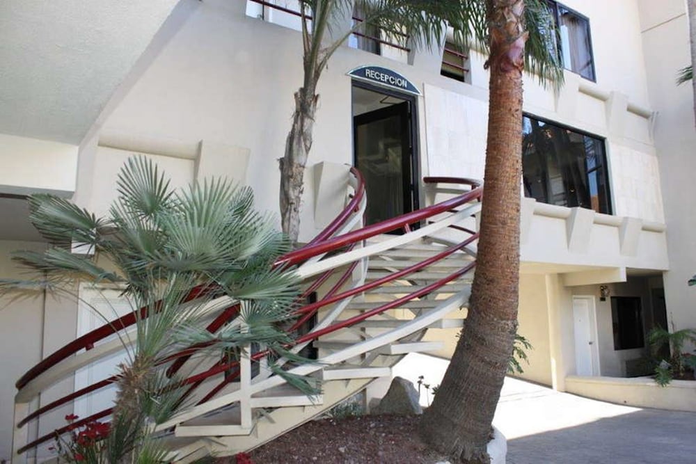 Hotel Frontiere 7/38