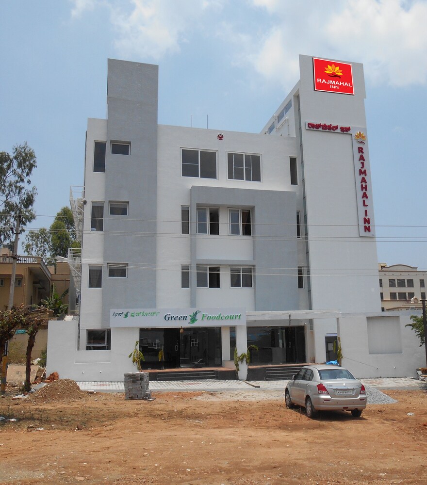 Rajmahal Inn 8/50