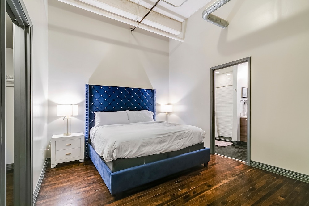 Luxury Downtown Dallas Stay by Amyfinehouse 14/50
