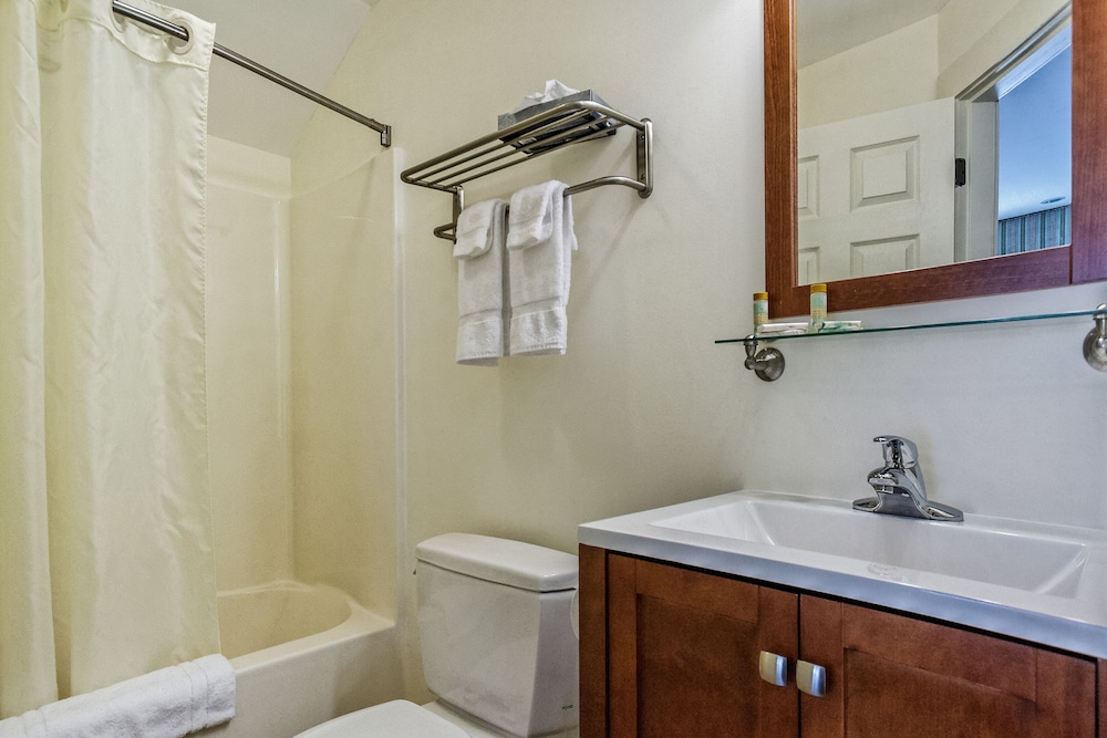 Glen Cove Inn and Suites 45/50