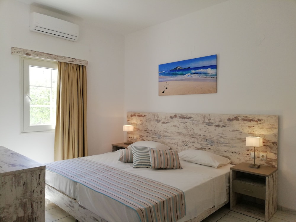 Evina Rooms & Suites 9/38