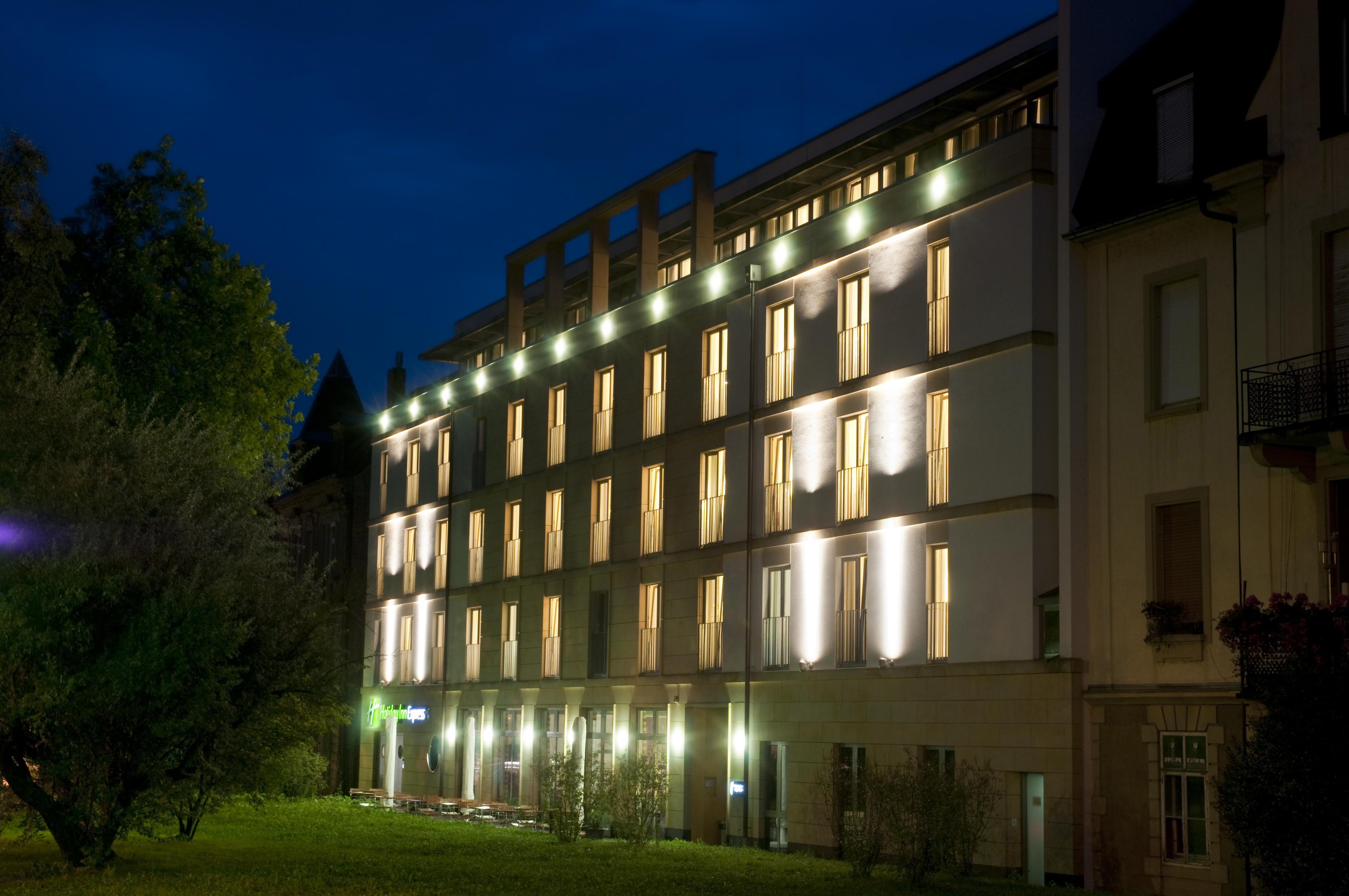 HOLIDAY INN EXPRESS BADEN BADEN 4/53