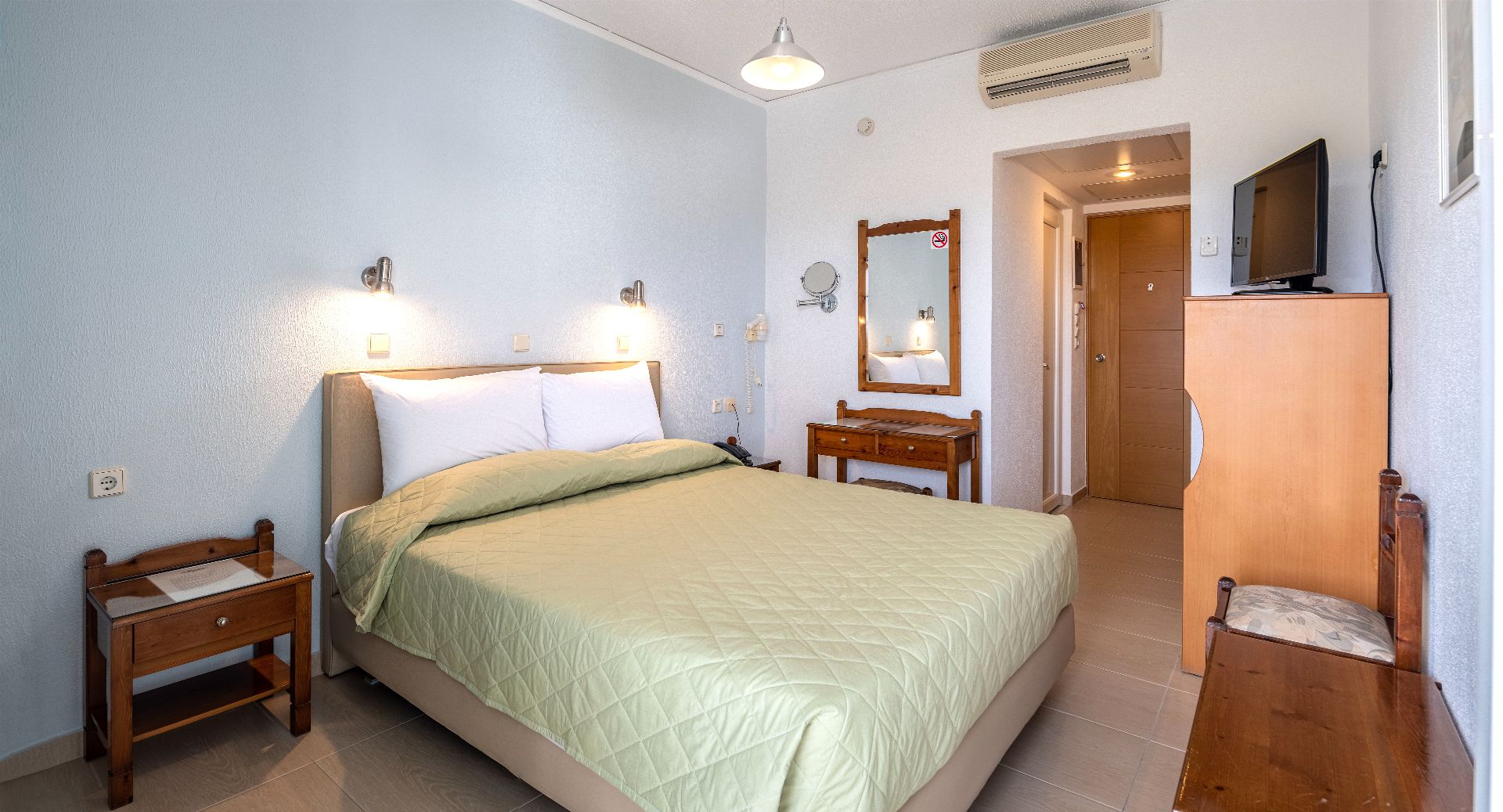 ROOM, DOUBLE OR TWIN BED