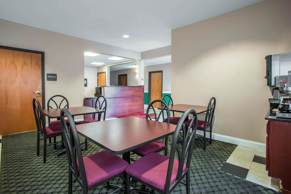 Econo Lodge Harrisburg Hershey 20/26