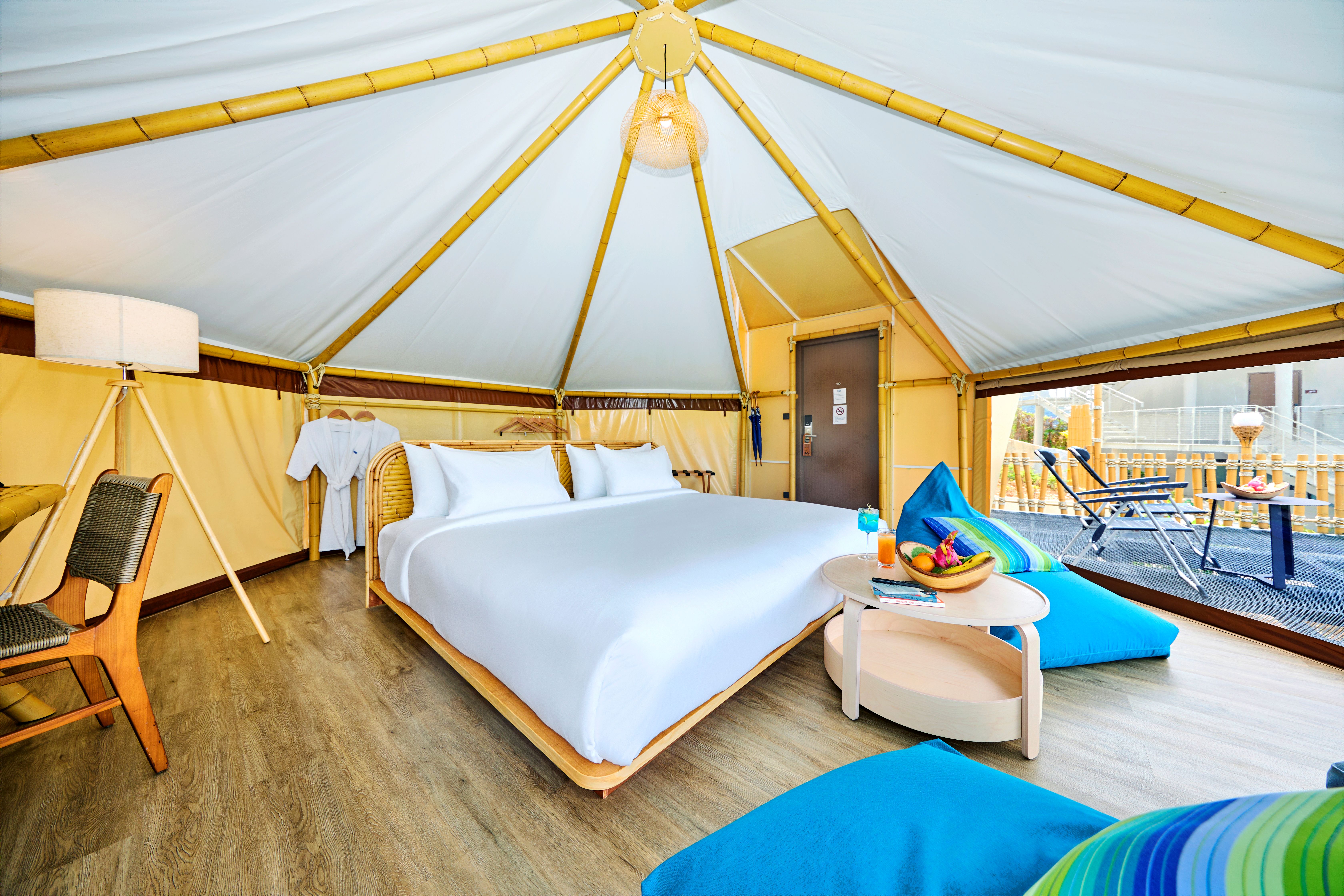 Room at Beyond Skywalk Nangshi, TAKUA THUNG