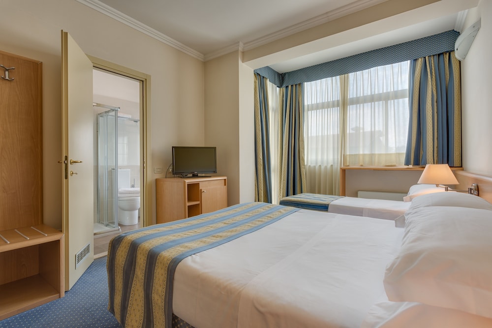 ROOM, TRIPLE