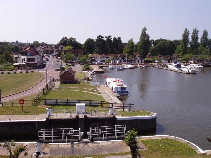 Wherry Hotel 27/28