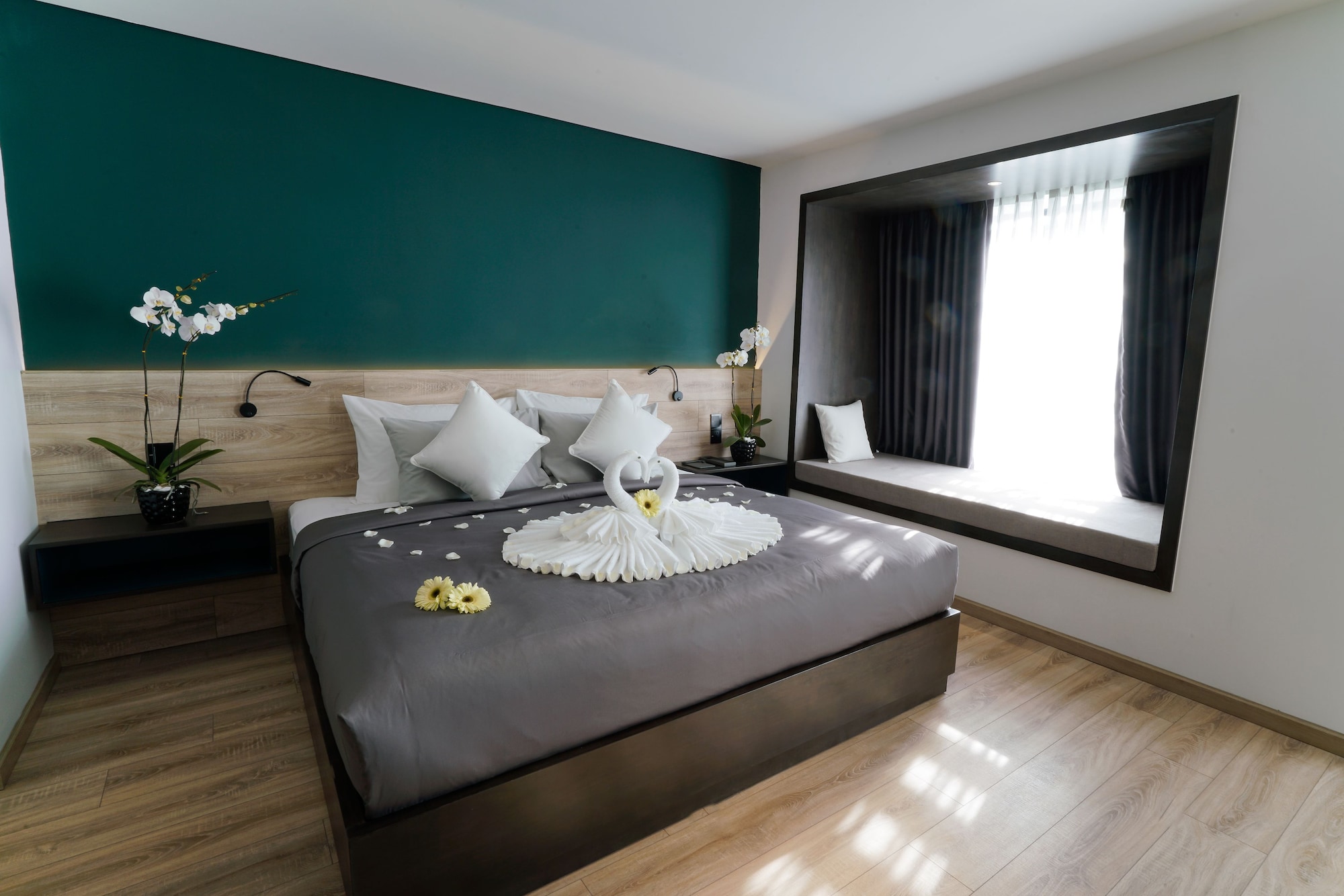 Suite, King Bed, Church View, Balcony