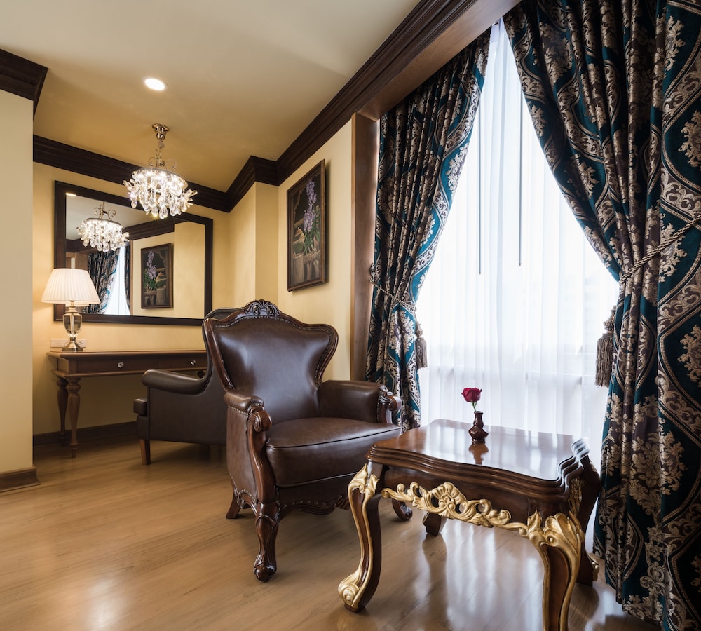 Peak Nimman Prestige Hotel 50/68