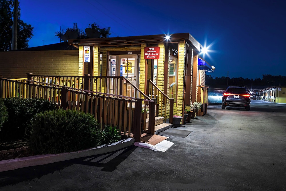 Hitching Post Studios Inn 5/63