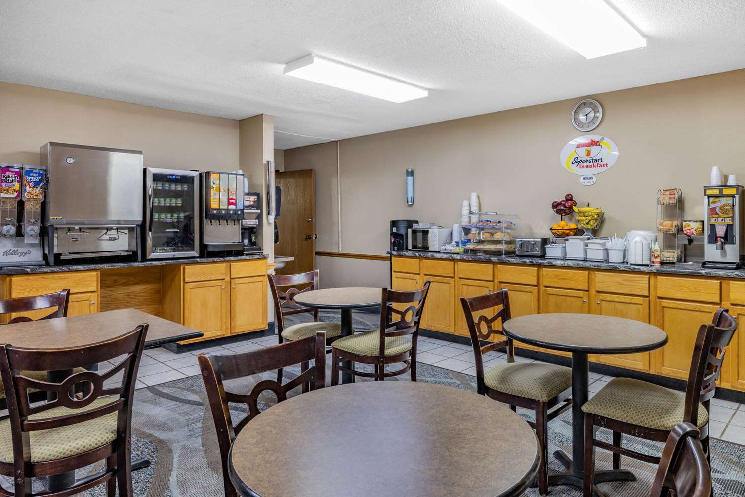 Super 8 by Wyndham Valentine NE 44/63
