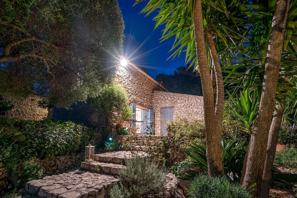 Askos Villa 22/35