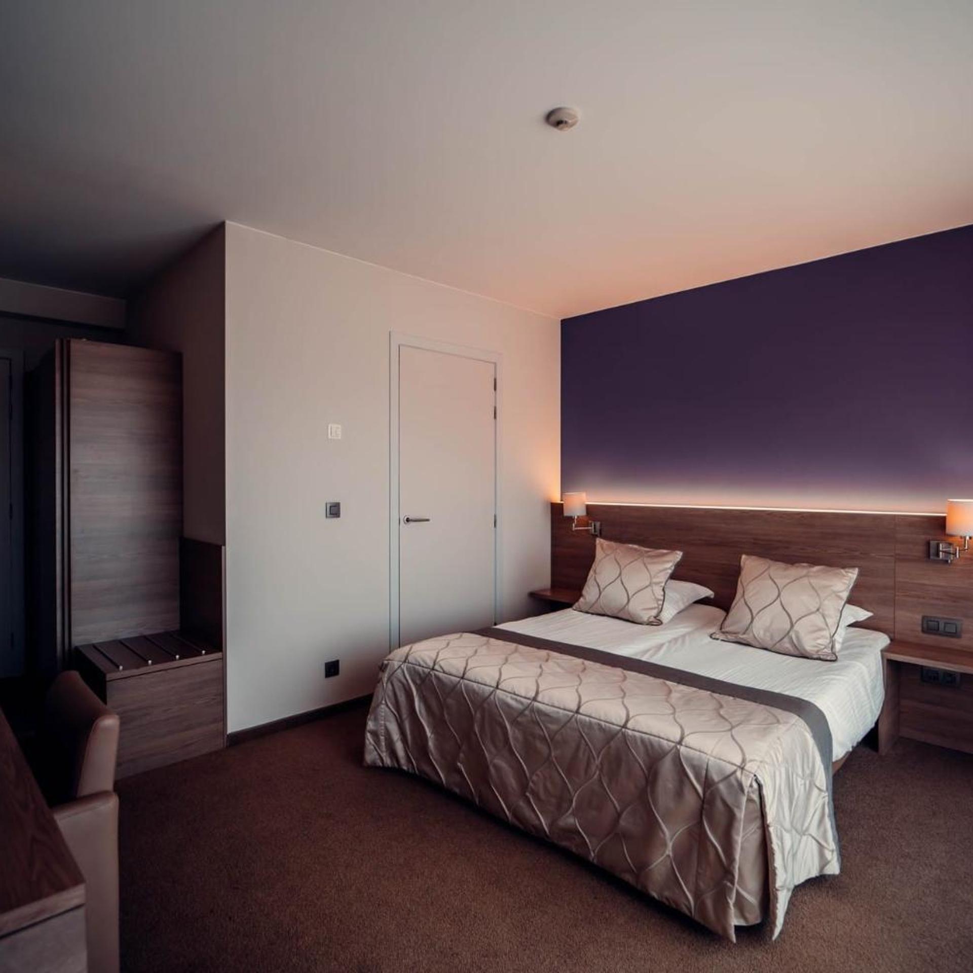 Casino Hotel 12/50