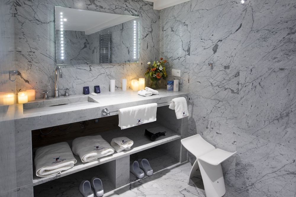 Snow Lodge Boutique Hotel 27/70