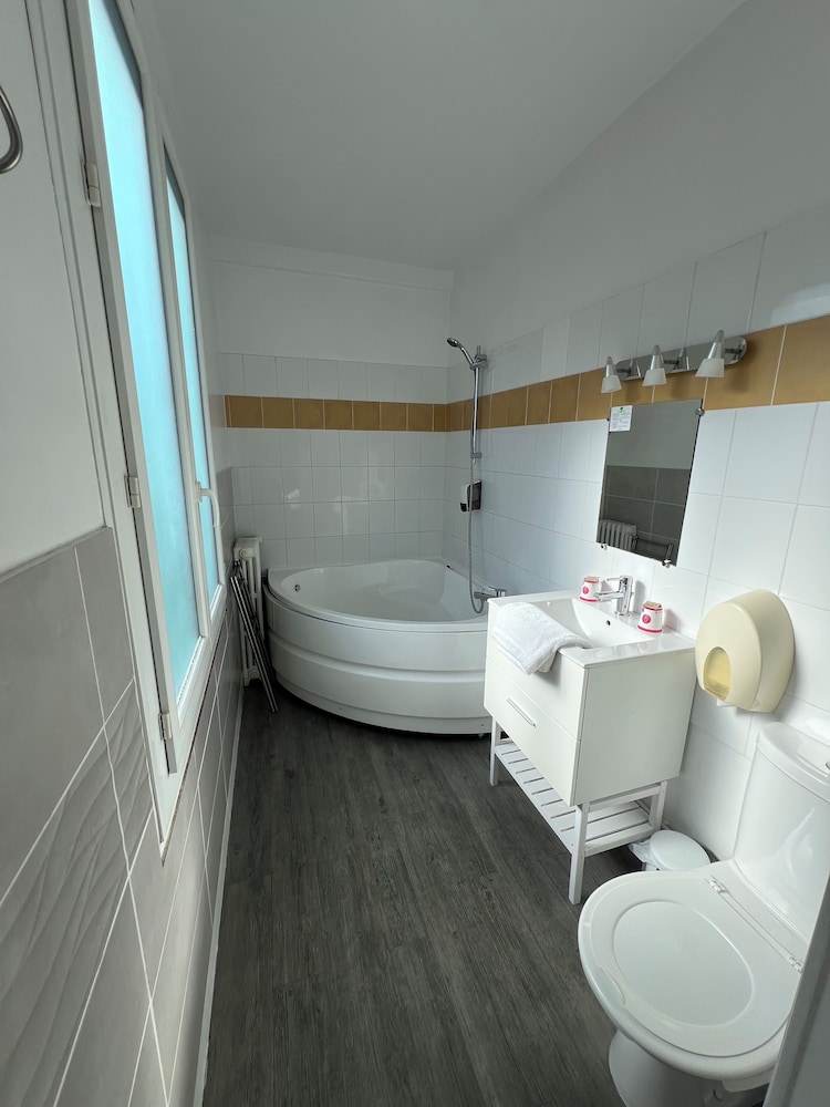 L Univers Hotel 36/41