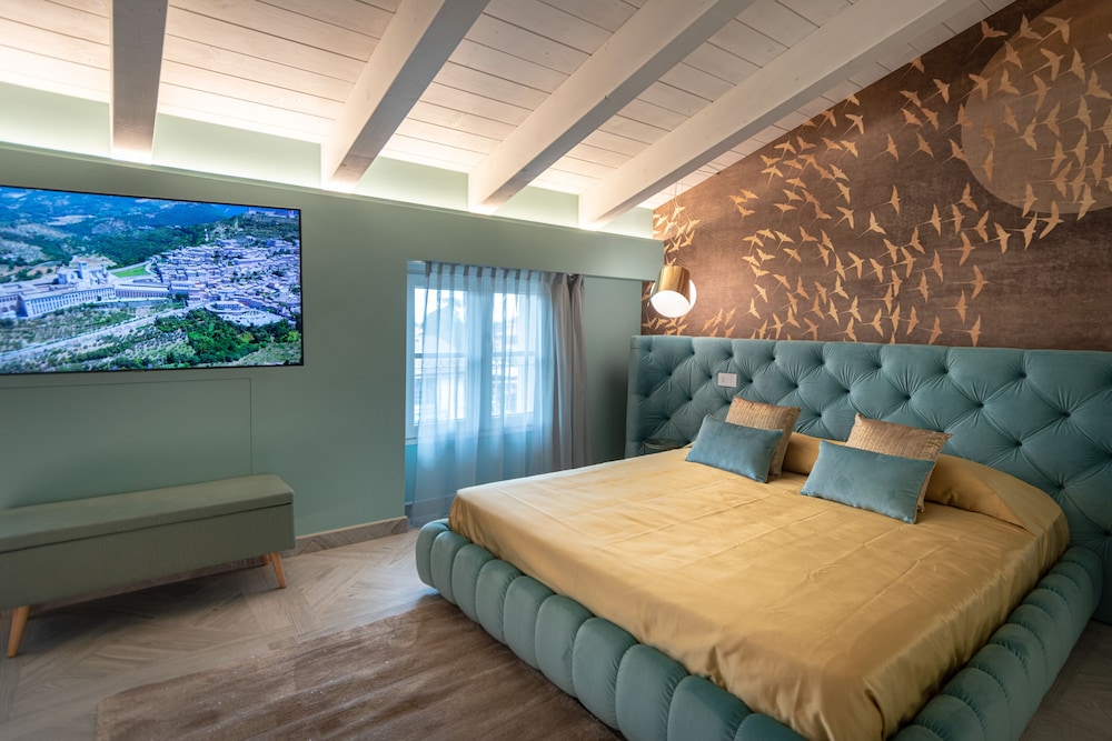 LUXURY, STUDIO, SUITE