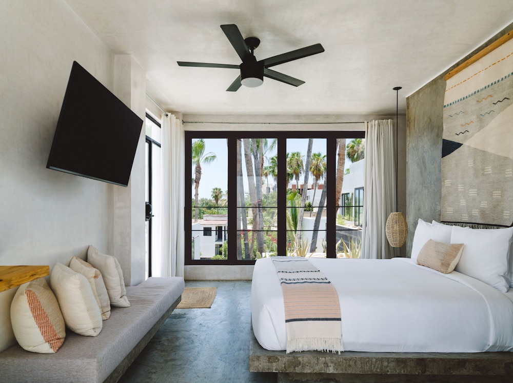 Retreat, Queen Bed