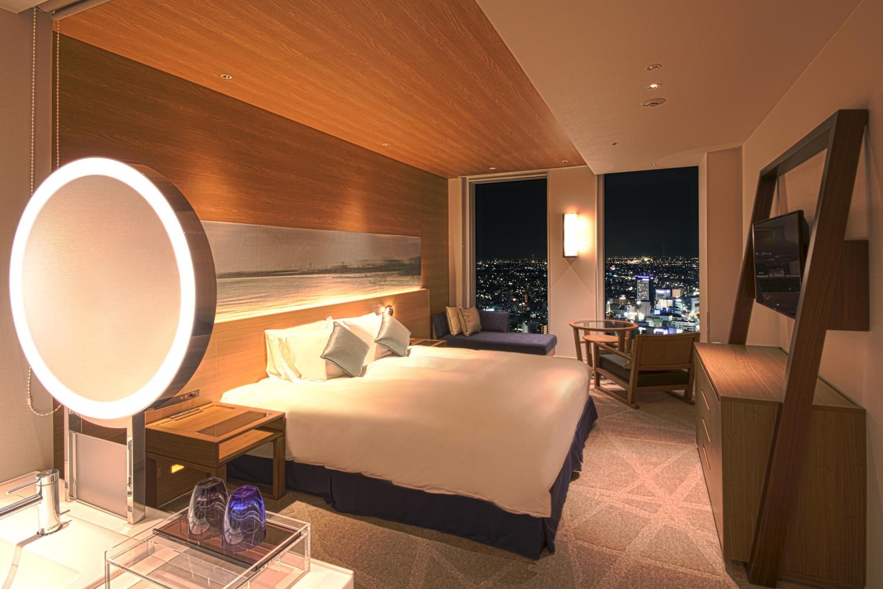Superior, King Bed, Queen Bed, Station View