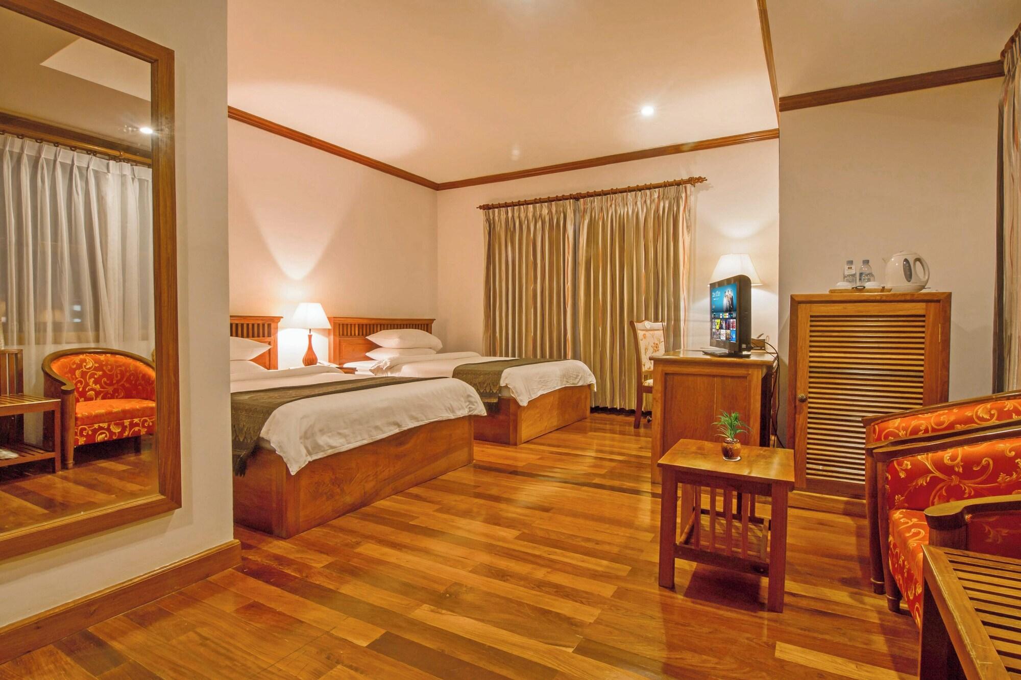 Colonial, Twin Beds, Balcony
