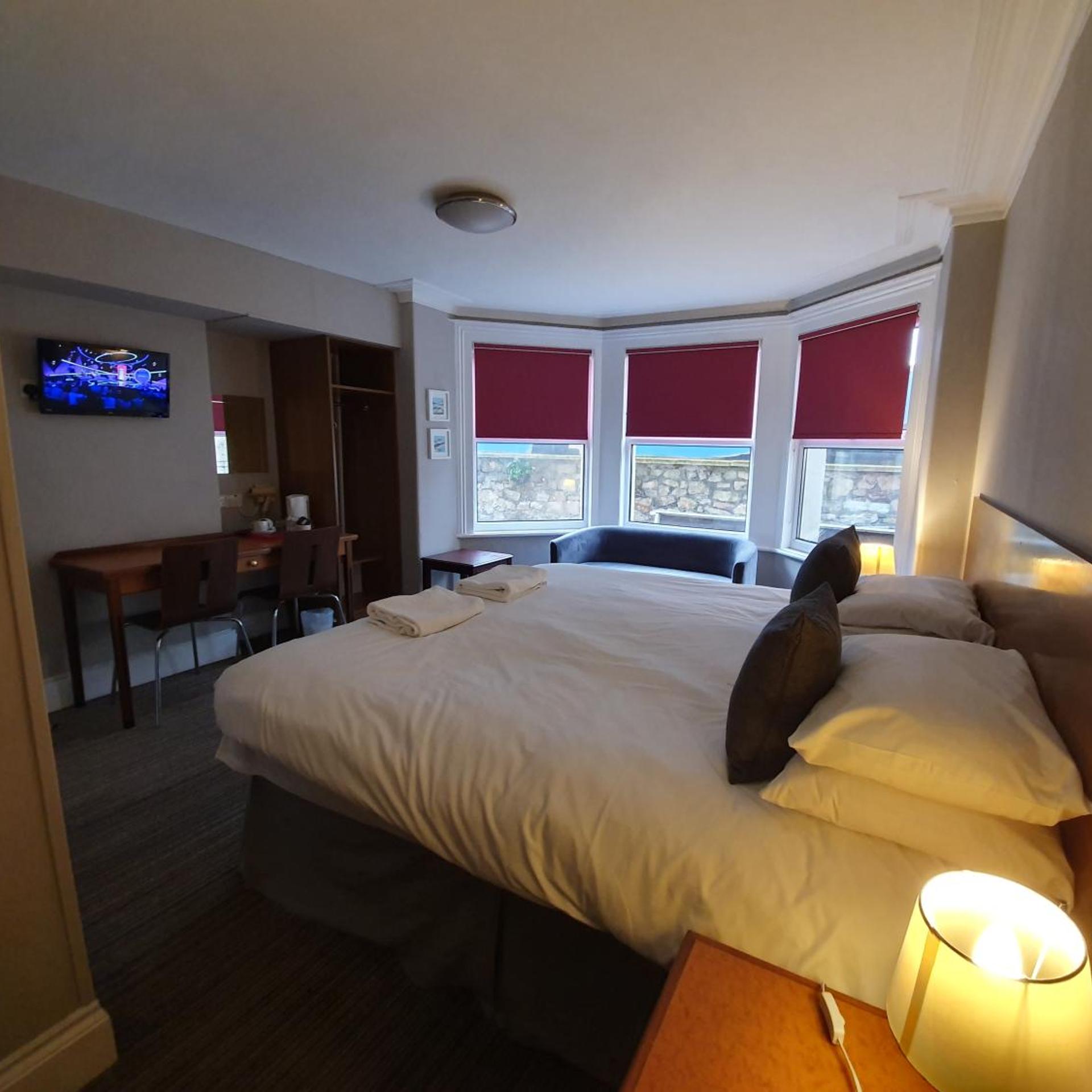 Semi Basement, Double Bed، The York Hotel 2/10