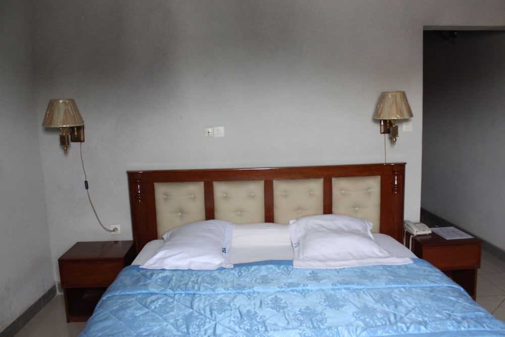 DELUXE, DOUBLE BED