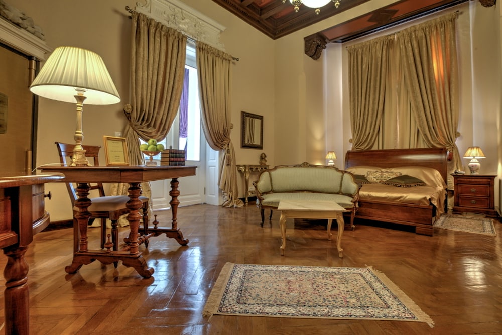 Grand Boutique Hotel 52/77