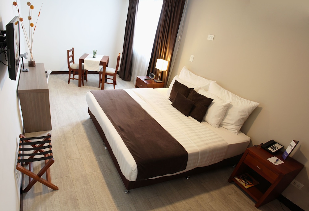 Hotel Carretero 12/66