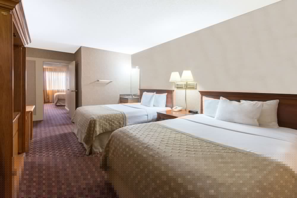 Ramada By Wyndham Topeka Downtown Hotel And Convention Center 10/36