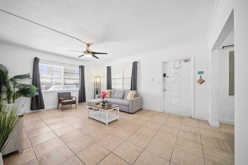 Bayview Regency Apartments By Lowkl 39/50