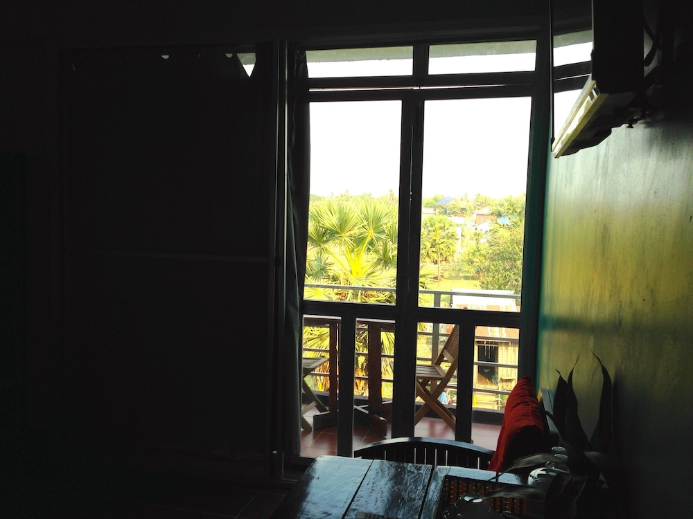 River Dolphin Hotel 6/52