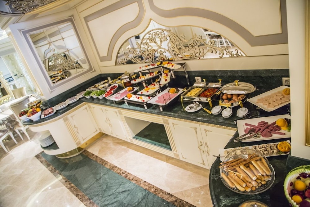 Cassiel Hotel 4/45