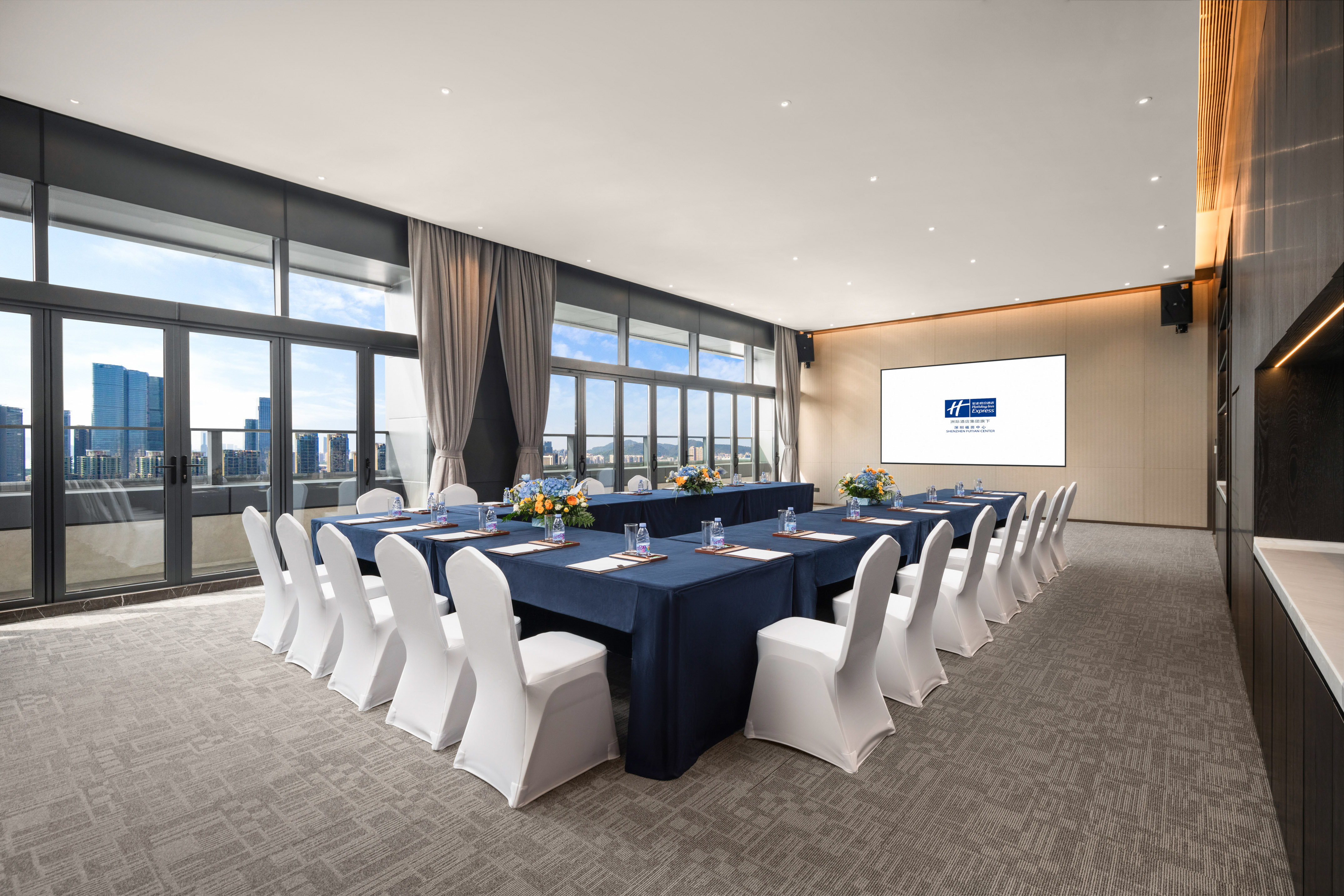 Holiday Inn Express Shenzhen Futian Center 52/63