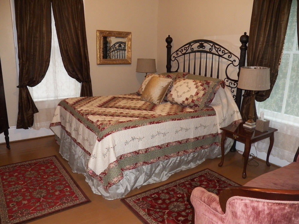 Grand Victorian Inn 15/32