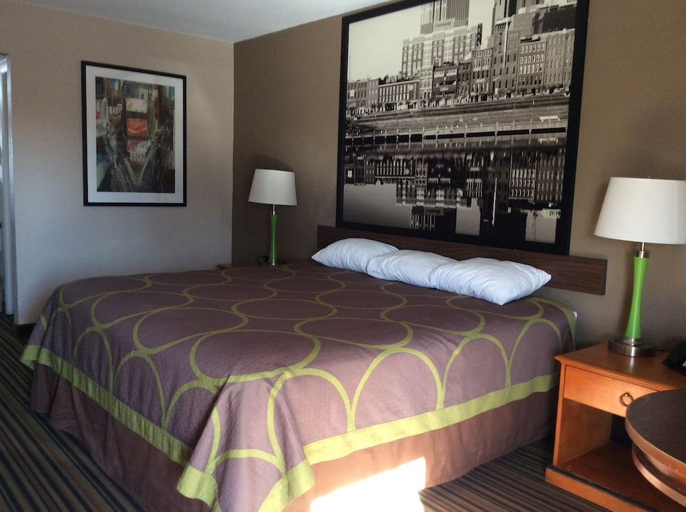 Super 8 by Wyndham Chattanooga/East Ridge 10/53