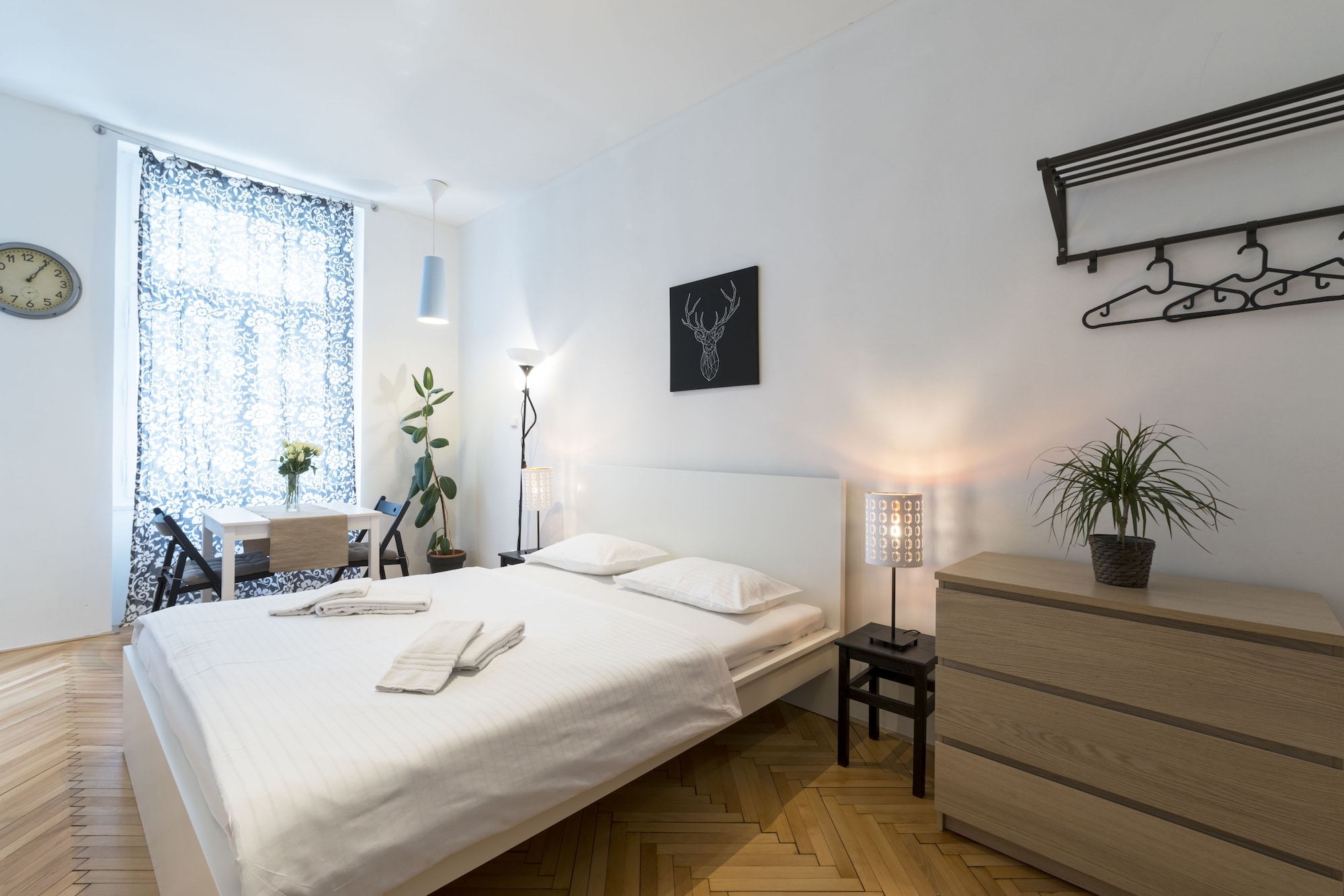 STUDIO, MULTIPLE BEDS, CITY VIEW, KITCHENETTE