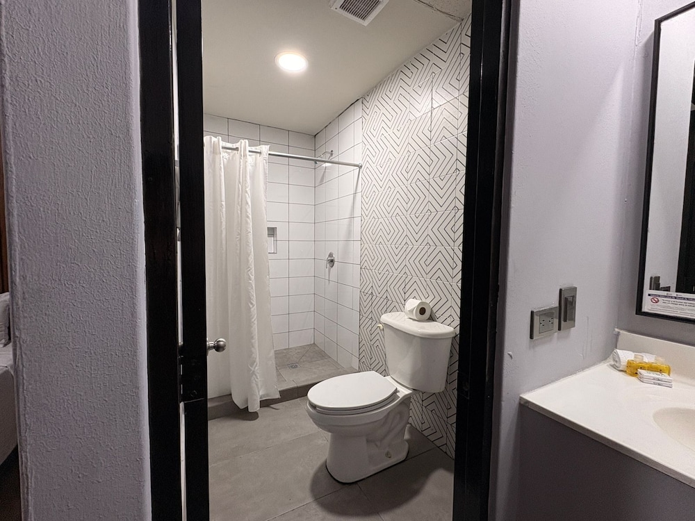 Hotel Plaza Del Arco Express 60/65