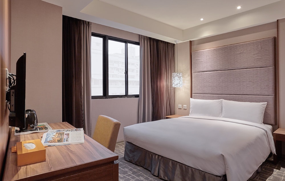 SUPERIOR, DOUBLE OR TWIN BED