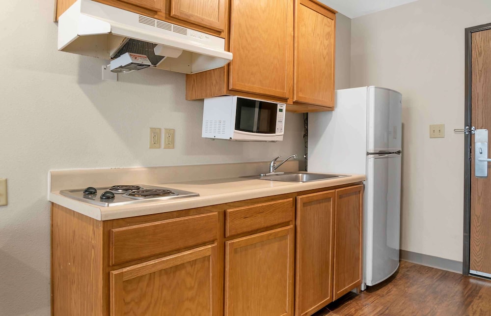 Extended Stay America Select Suites - Kalamazoo - West 11/43
